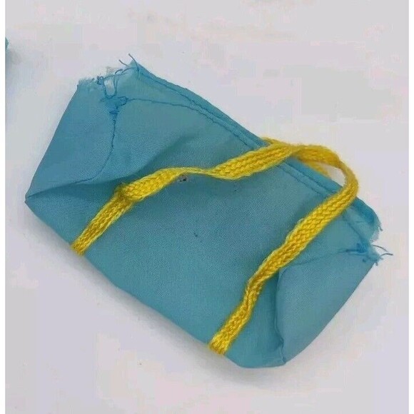 Vintage 1983 Barbie Mattel Superstar Duffle Gym Workout Bag Teal /Yellow Straps - Picture 3 of 8